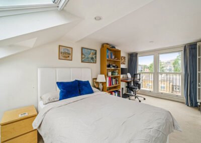 Top floor bedroom with julette balcony